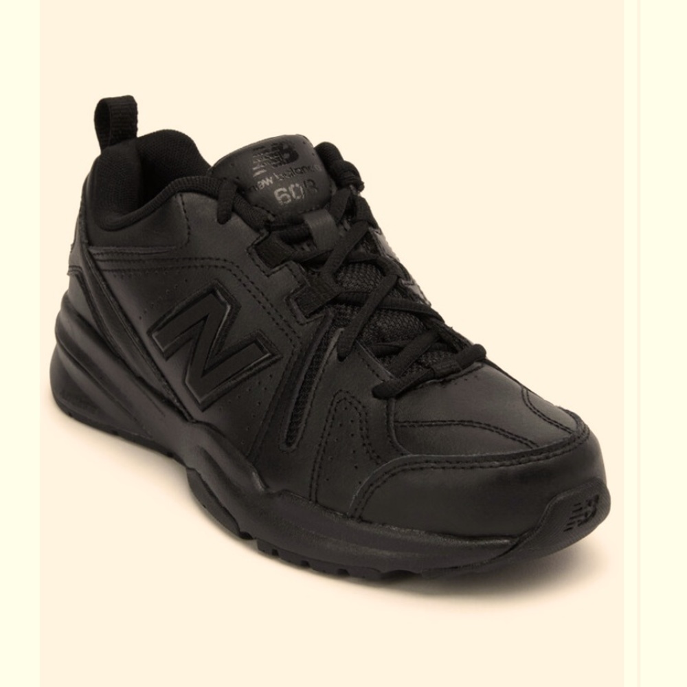 New Balance women’s sneaker in all black. Size:10.5